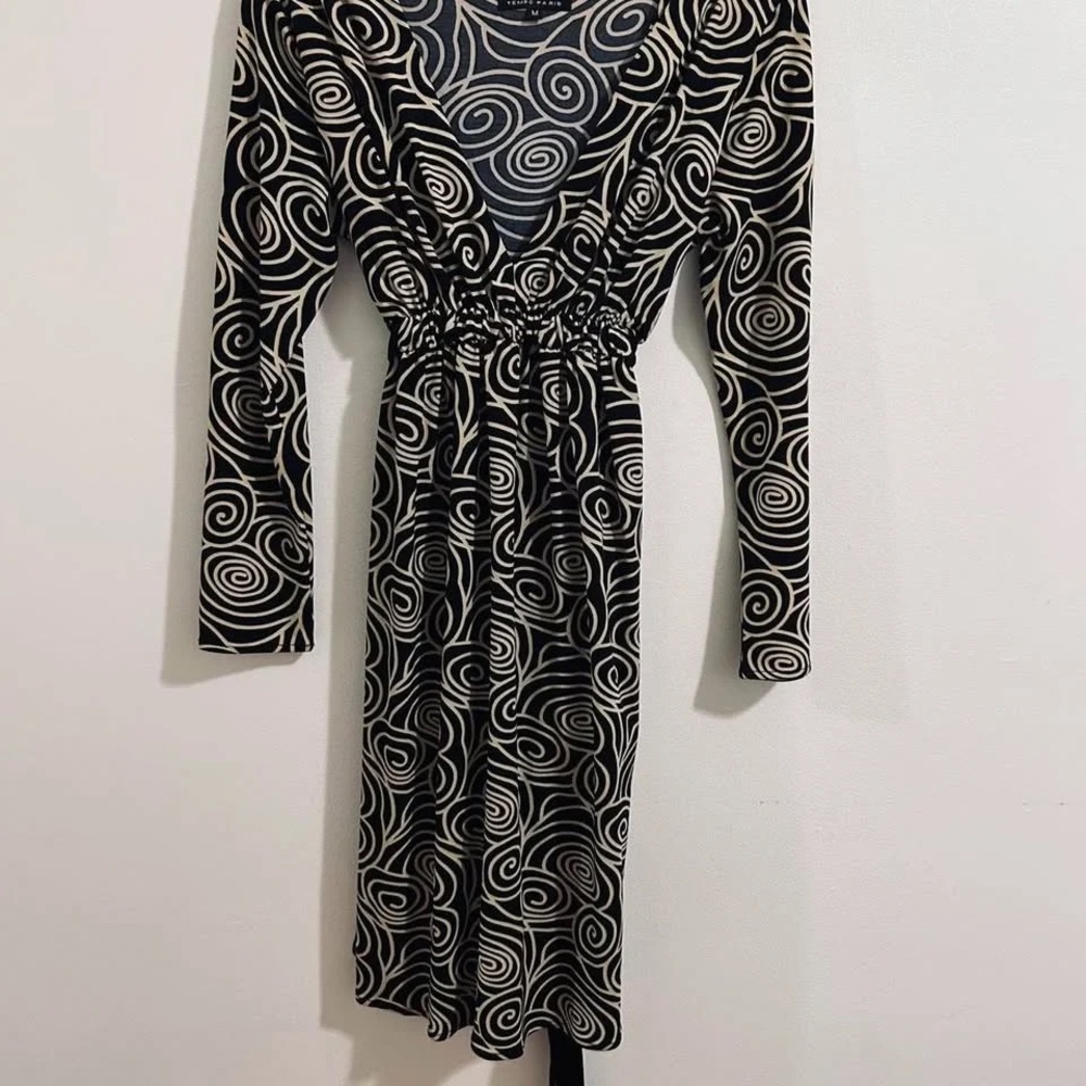 Tempo Paris Black and White Swirl Long Sleeve Dress